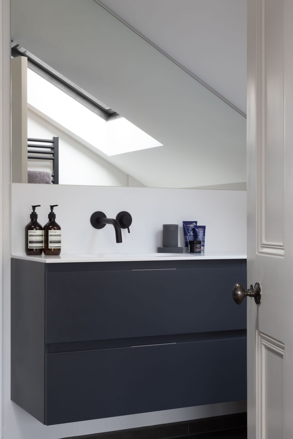 Hampstead III | Guest bathroom | Interior Designers